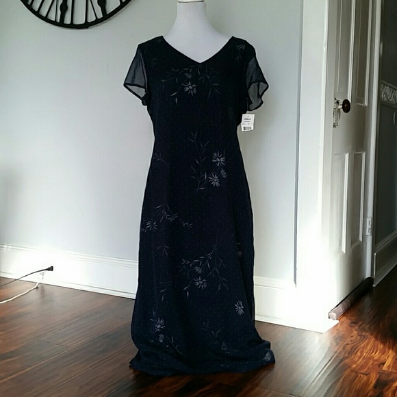 Blue dress with flowers - Picture 1 of 3